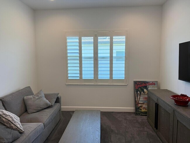 Building Photo - 12597 Vincenza Way