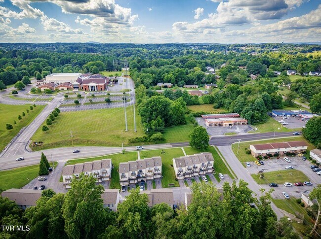 Building Photo - 2 Bdrm / 2.5 Bath, North JC - Minutes to ETSU, VA, JC Med Center