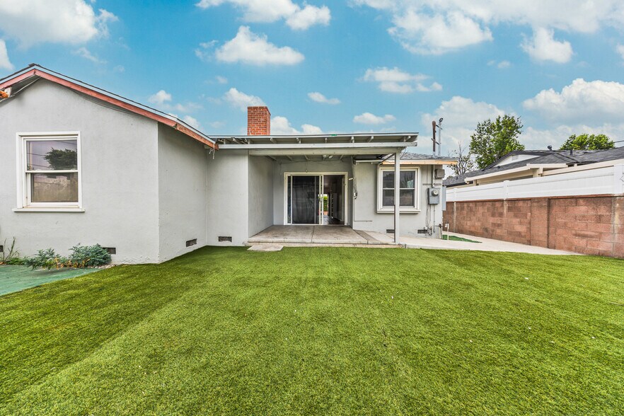 Building Photo - 6943 Nagle Ave