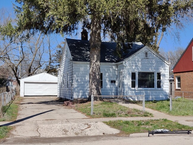 Building Photo - Fully remodeled 3 br 2 bath , 2 car garage