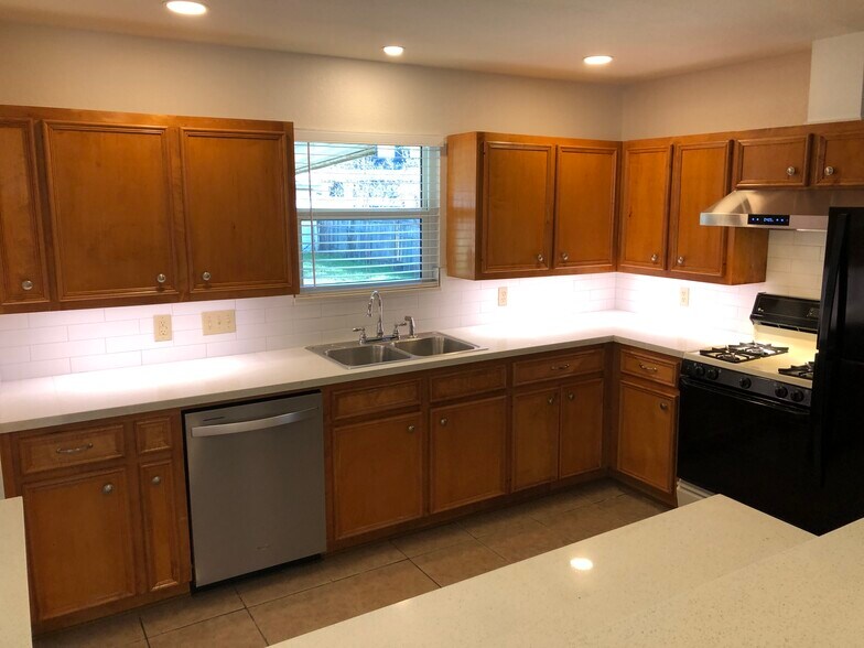 Kitchen - 2409 Glen Springs Way