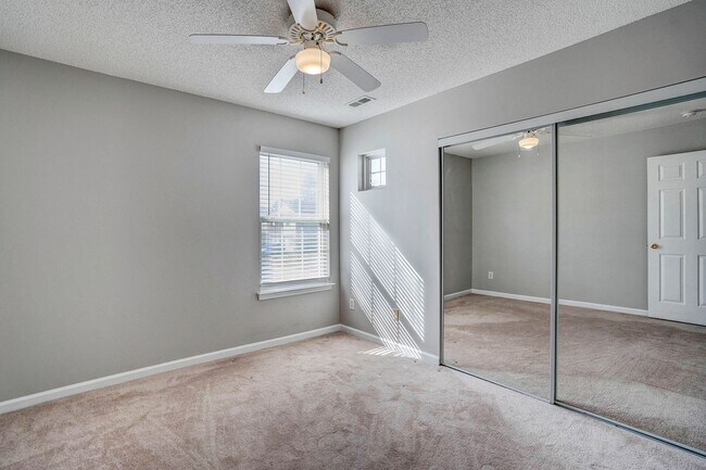 Building Photo - SINGLE FAMILY HOME- 3 Bedrooms 2.5 Baths