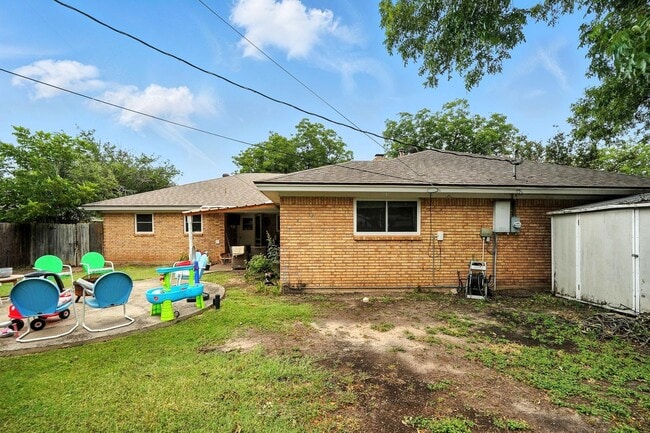 Building Photo - 3026 Ventura Dr