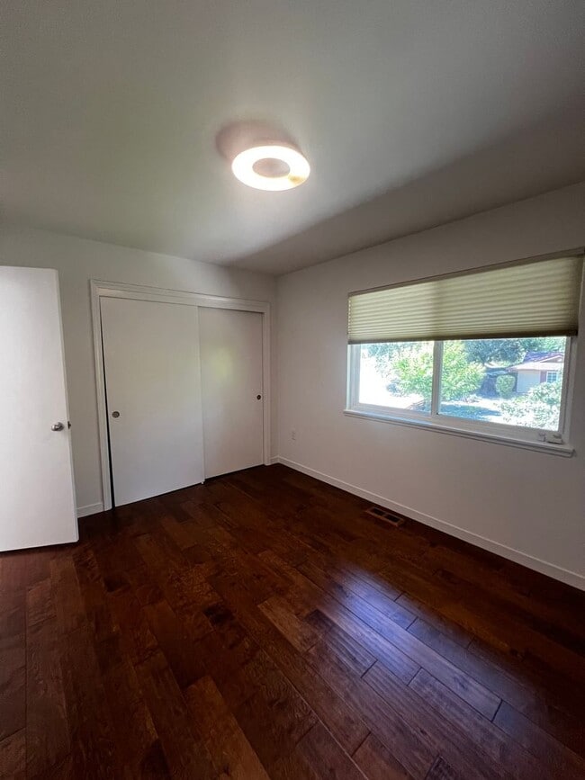Building Photo - Updated 3 bedroom 2 bathroom Single Family...