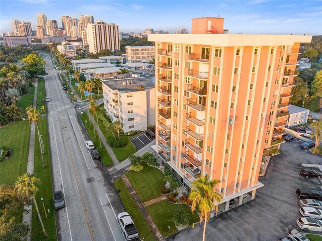 Building Photo - 1120 N Shore Dr NE