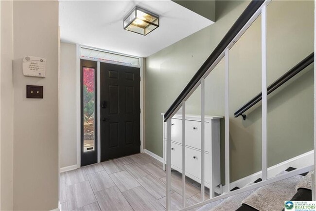 Building Photo - 1885 Redwood Dr