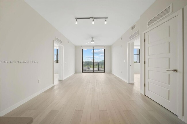 Building Photo - 555 NE 8th St