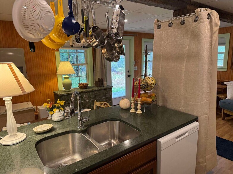 Building Photo - 529 Valley