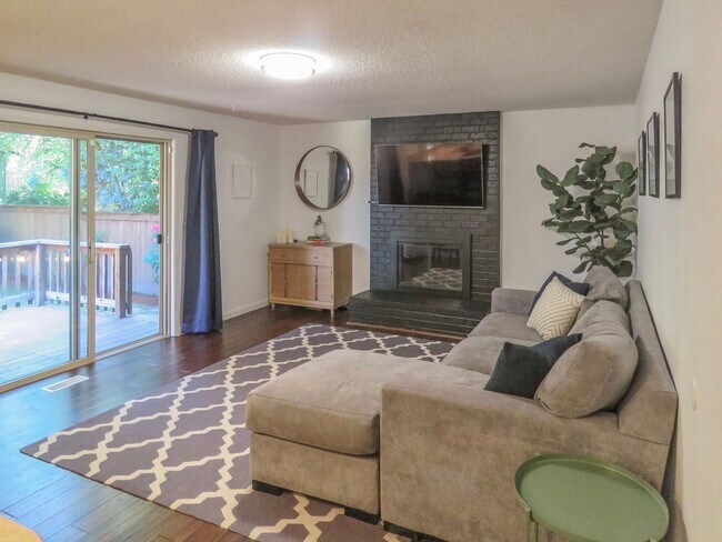 Building Photo - Coming Soon !!! 4 Bedroom Tualatin Home Available - Inquire today !!!