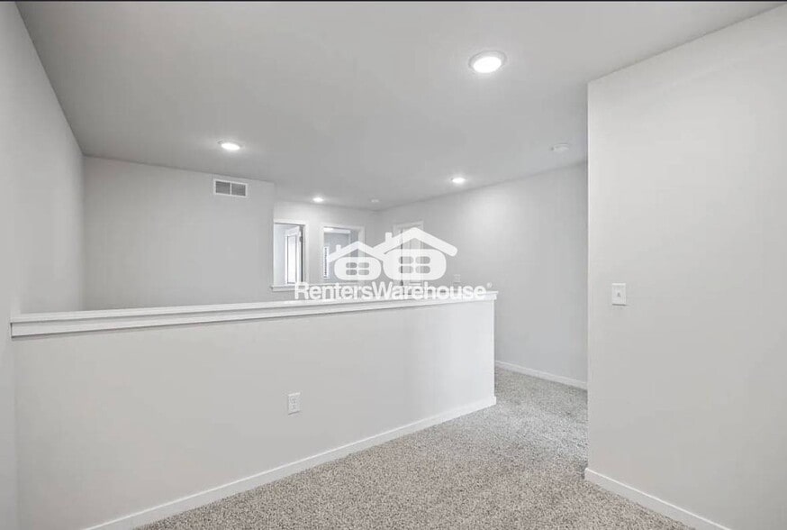 Building Photo - 3622 NE Kara Ln