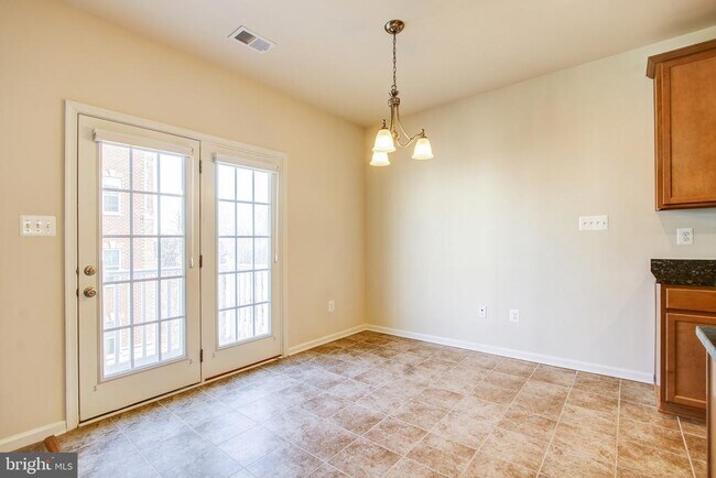 Building Photo - 426 Exchange Avenue