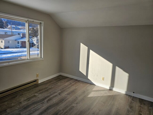 Building Photo - 401-403 1/2 Jefferson Avenue