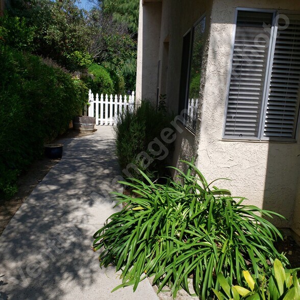 Building Photo - 6802 Chapman Pl