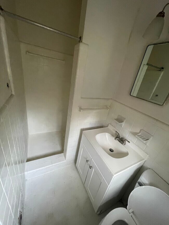 Building Photo - 1703 Stuart Ave