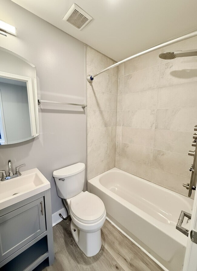 Building Photo - 665 E Wensley St