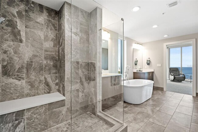 Building Photo - 176 4th Ave NE