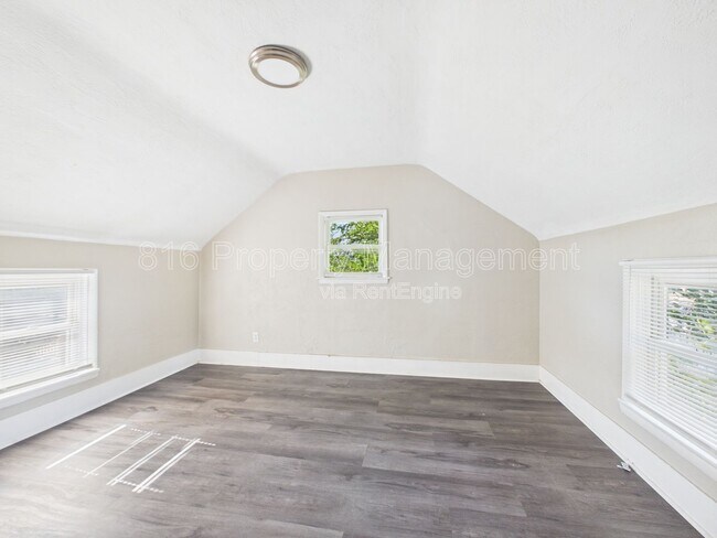 Building Photo - 525 Splitlog Ave