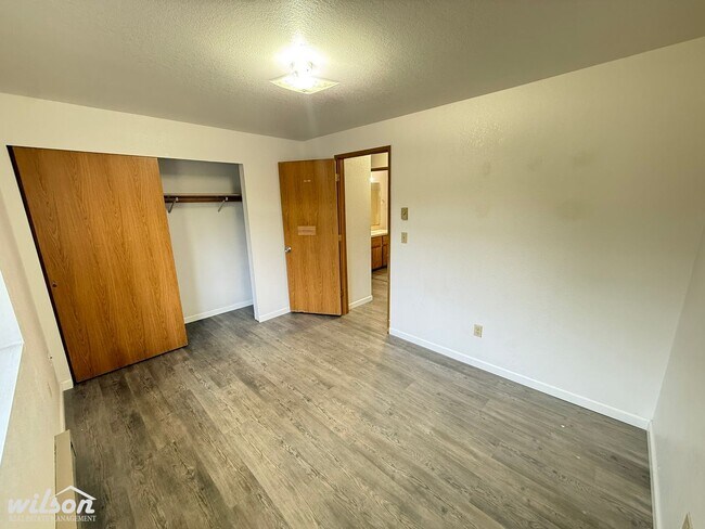 Building Photo - 1206 S Voelker Ave