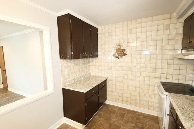 Building Photo - 5601 Eunice Dr