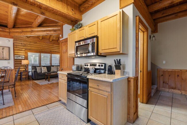 Building Photo - 741 Golf View Blvd