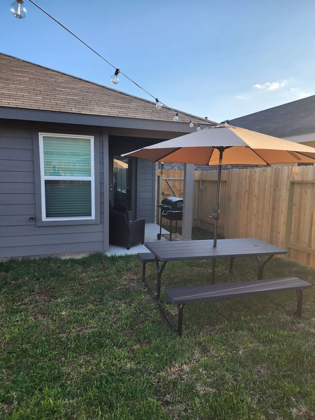 Building Photo - 6055 Diamond Vis Ct