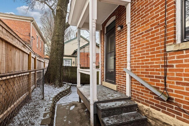 Building Photo - 726 Kerr St