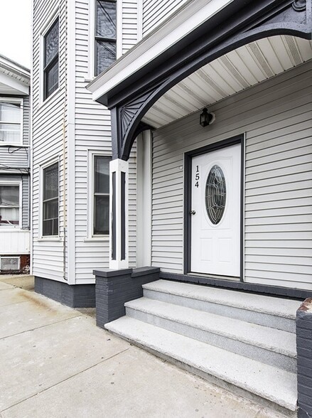 Building Photo - 154 Falcon St