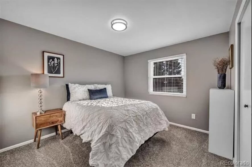 Building Photo - 10970 Kendall Way