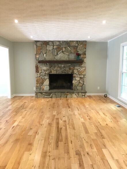 Building Photo - 4133 Thornwall Dr