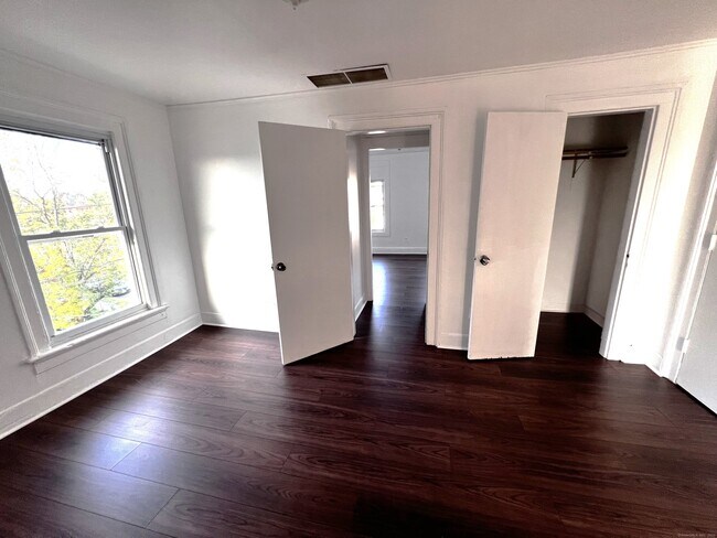 Building Photo - 83-85-85 Seeley St