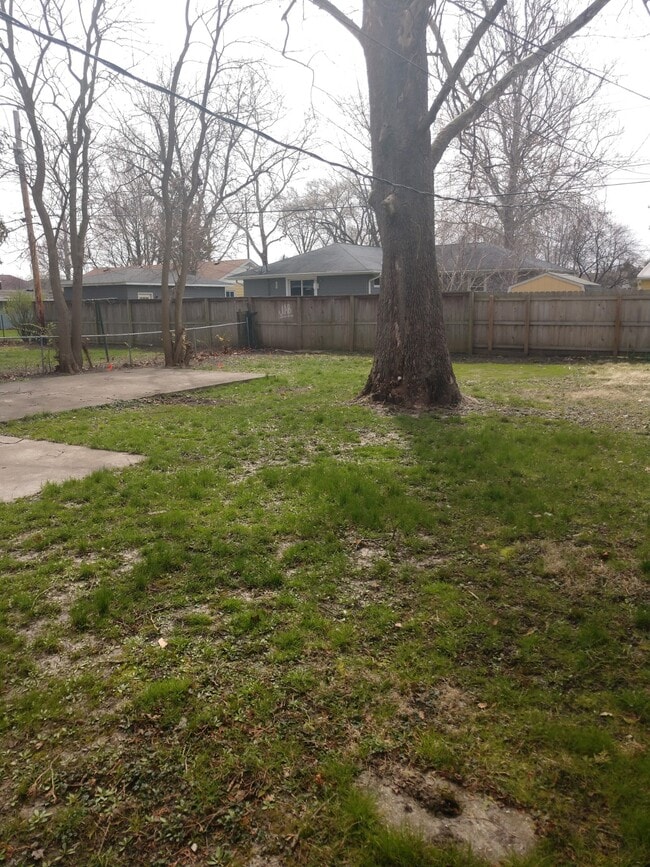Building Photo - 1807 Southwood Dr