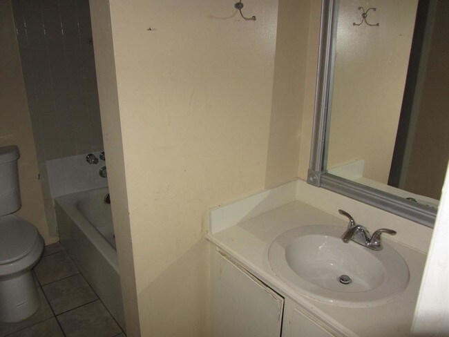 Building Photo - 8405 Wilcrest Dr