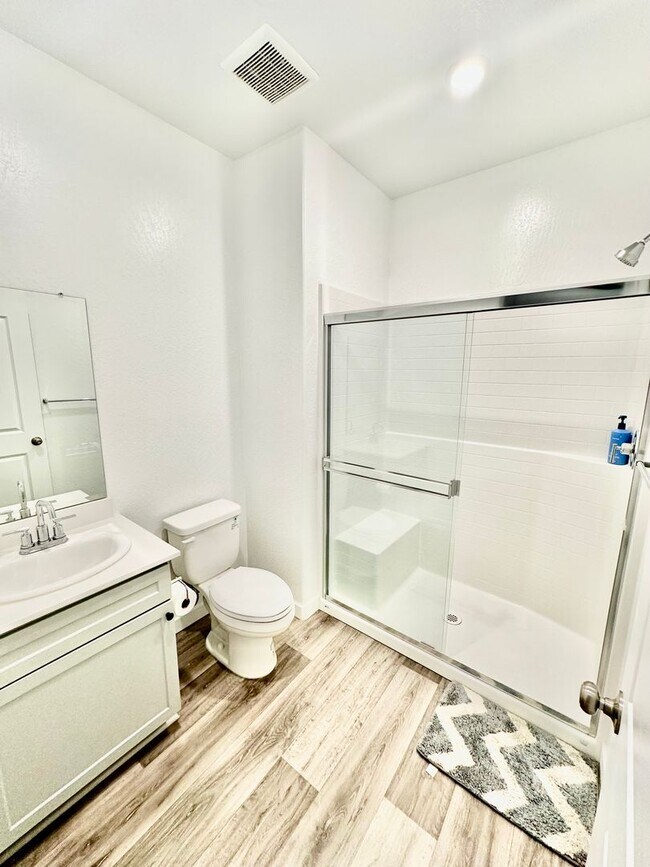 Building Photo - Newly-Built NextGen 5 bed 3.5 bath Lennar ...