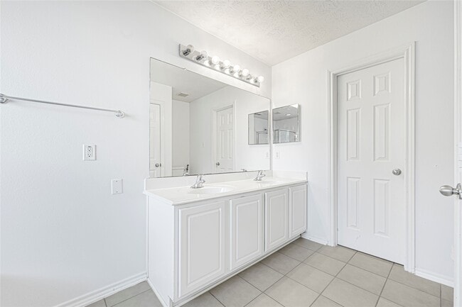 Building Photo - 16106 Greenport Ln