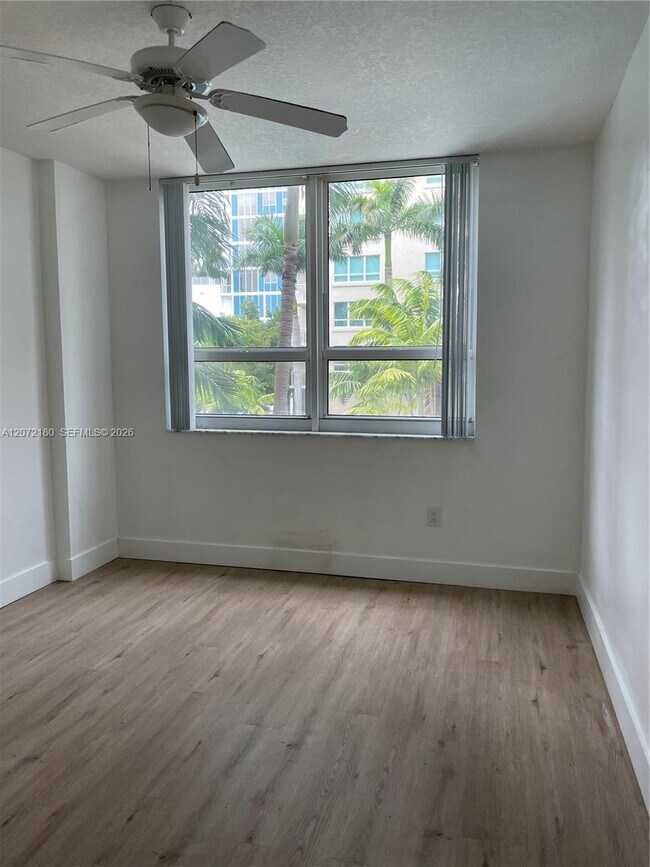 Building Photo - 2000 N Bayshore Dr