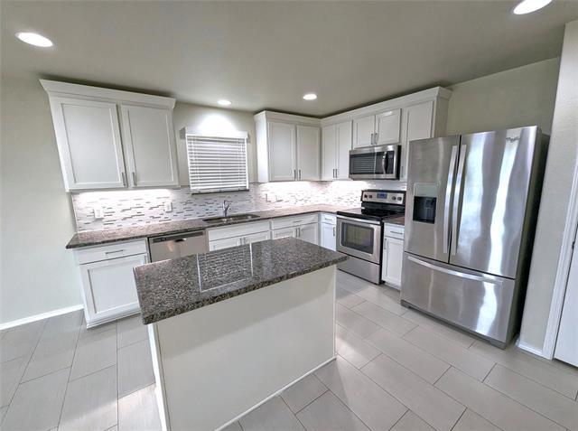 Building Photo - 704 Rivers Creek Ln