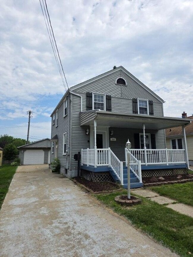 Primary Photo - 226 Lake St