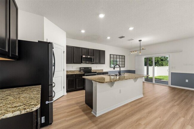 Building Photo - 8008 SW 62nd Ct