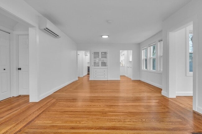 Building Photo - 116-118 White Street Unit 118