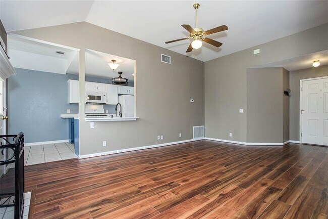 Building Photo - 814 Lantana Dr
