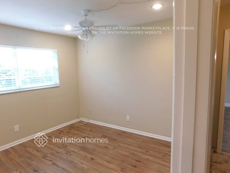 Building Photo - 5620 SW 119th Ave