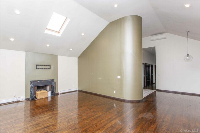 Building Photo - 428 E Harrison St