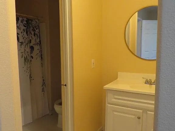 Building Photo - "Charming 1-Bedroom Retreat in Santa Ana – Perfect for Cozy Living!"