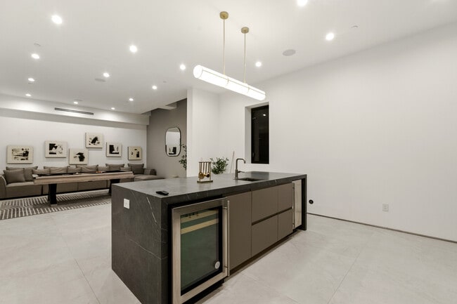 Building Photo - 356 N La Jolla Ave