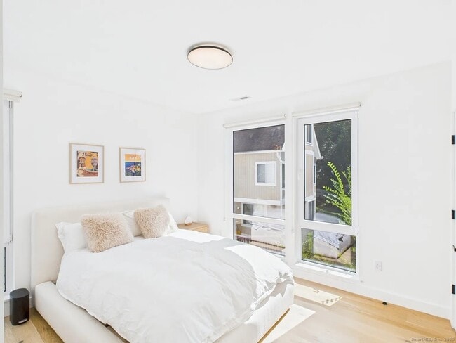 Building Photo - 904 Quinnipiac Ave