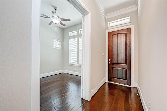 Building Photo - 6711 Saxton Manor St