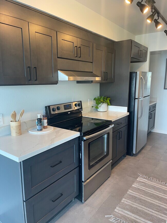 Remodeled kitchen - 1555 Lakeside Dr
