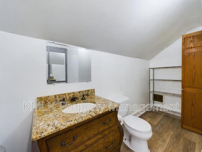 Building Photo - 665 Kling St