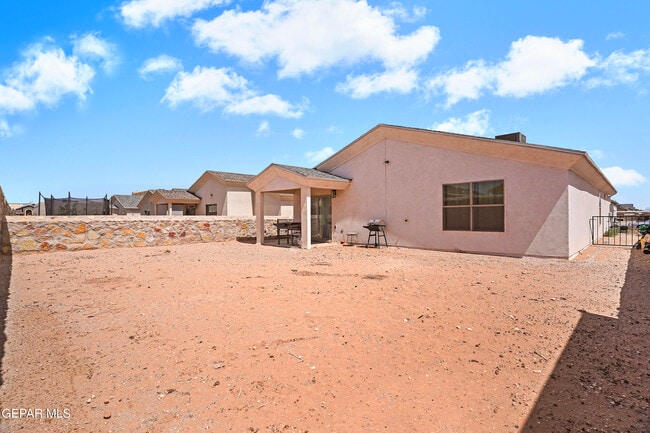 Building Photo - 15220 Apex Ct