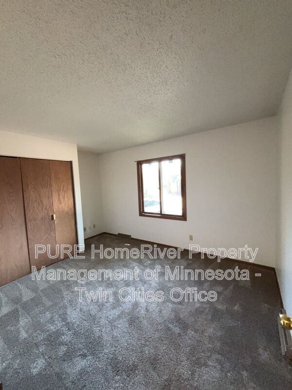 Building Photo - 1514 N Timber Ridge